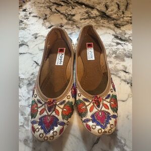 Apple Women's Floral Embroidered Flats - Cream and Multicolor